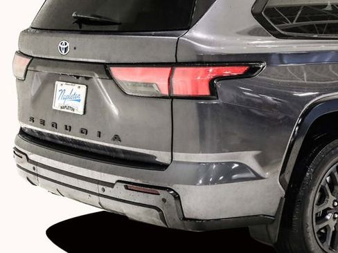 Used 2023 Toyota Sequoia Platinum image 7