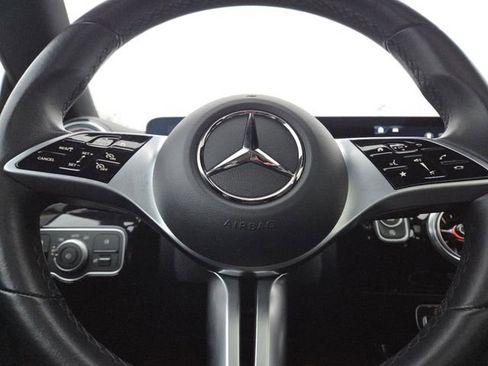 Used 2025 Mercedes-Benz CLA 250 4MATIC image 33