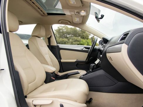 Used 2013 Volkswagen Jetta SE FWD image 21