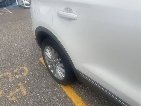 Used 2019 Lincoln MKC Premiere AWD/4WD image 3