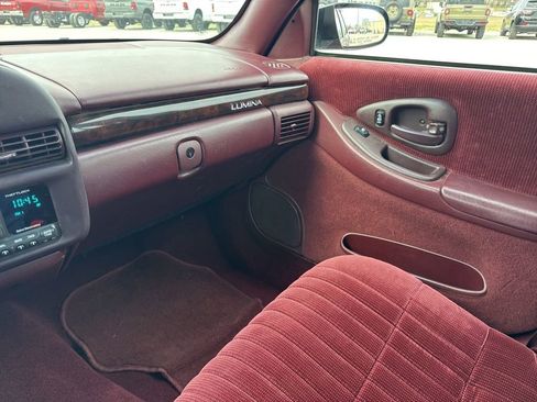 Used 1998 Chevrolet Lumina FWD image 28