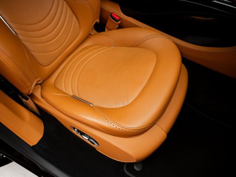 Used 2023 Aston Martin DBX image 60