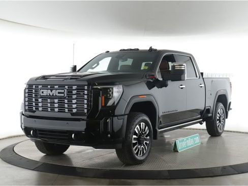 Used 2026 GMC Sierra 2500 Denali Ultimate w/ LPO, Black Badging Package AWD/4WD image 10