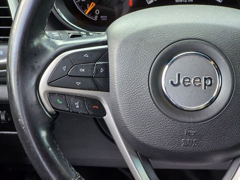 Used 2020 Jeep Grand Cherokee Laredo AWD/4WD image 14