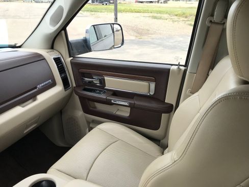 Used 2015 RAM 2500 Laramie AWD/4WD image 13