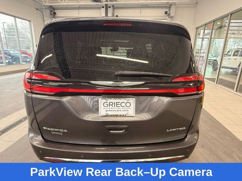 Used 2023 Chrysler Pacifica Limited image 9