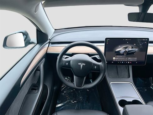 Used 2025 Tesla Model Y Long Range image 20