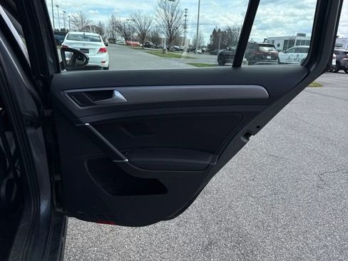 Used 2015 Volkswagen Golf SE image 16