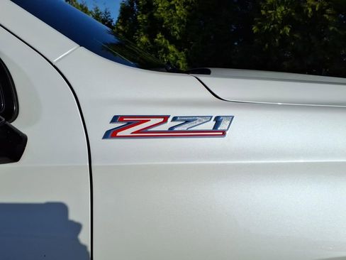 Used 2025 Chevrolet Tahoe Z71 w/ Comfort Package image 9