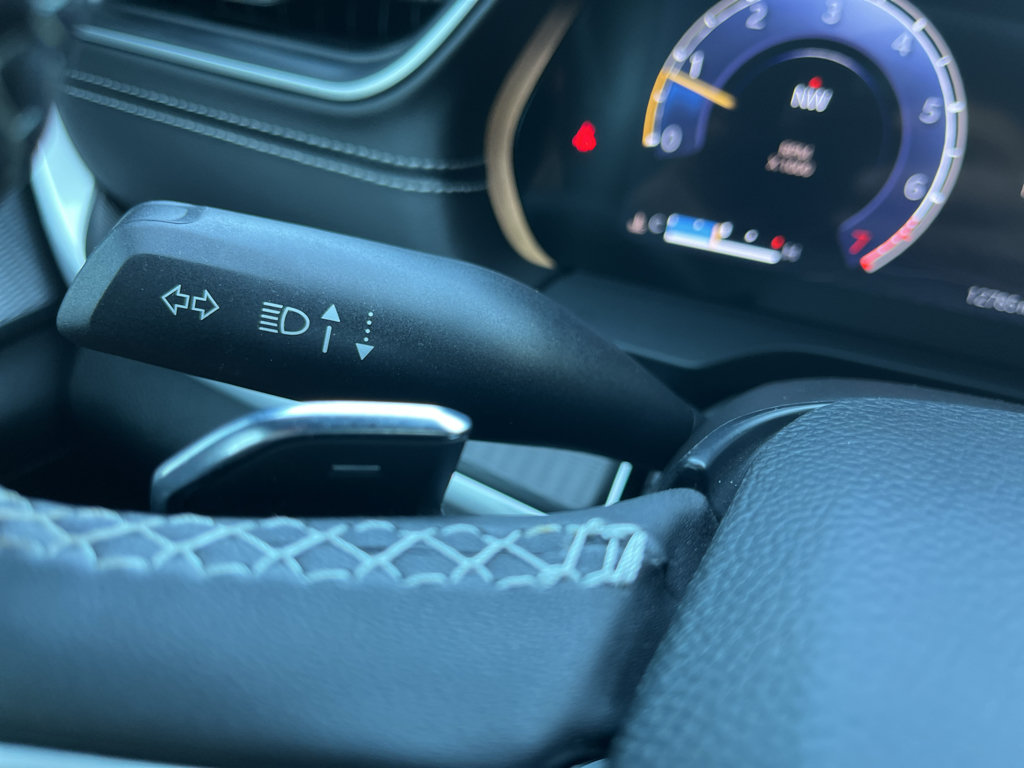 Used 2025 Jeep Grand Cherokee L Laredo RWD image 17