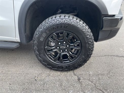 Used 2023 Chevrolet Silverado 1500 ZR2 w/ Technology Package image 11