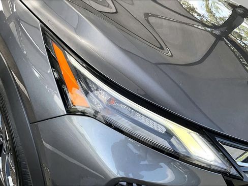 Used 2025 Nissan Rogue SV FWD image 28