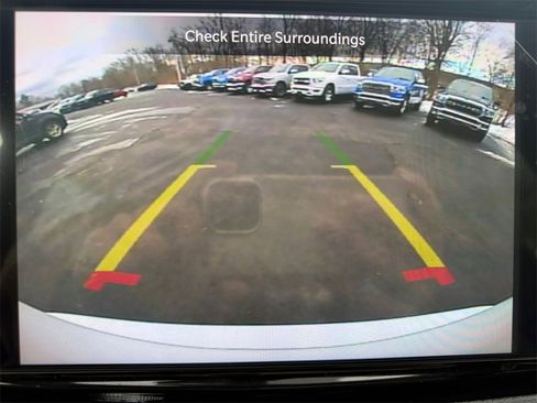 Used 2025 Chrysler Pacifica Select image 13