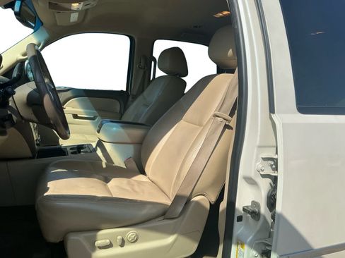Used 2011 GMC Yukon SLT w/ SLT-2 Equipment Package AWD/4WD image 9