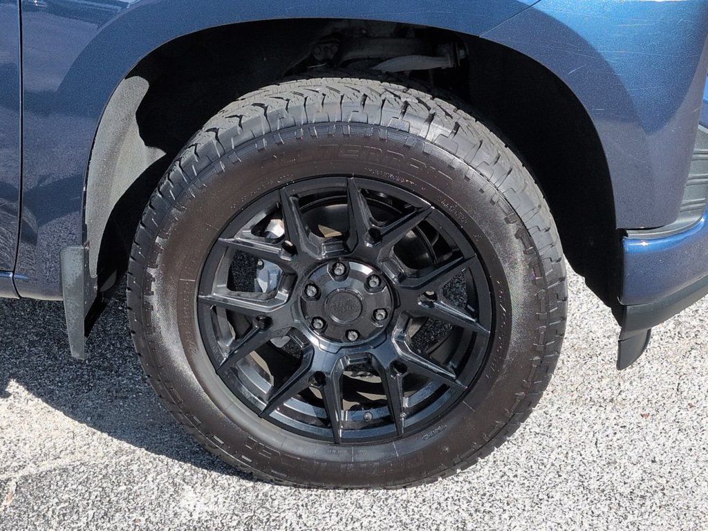 Used 2020 Chevrolet Silverado 1500 Custom w/ Custom Value Package AWD/4WD image 11