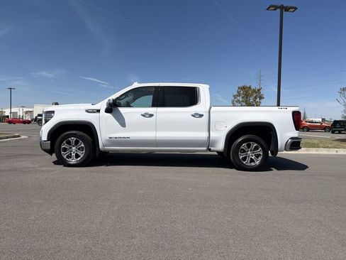 Used 2025 GMC Sierra 1500 SLT image 2