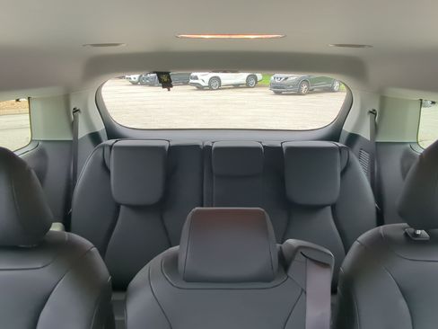 Certified 2024 Kia Carnival EX FWD image 21