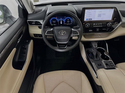 Used 2023 Toyota Highlander Platinum image 23