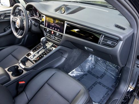 Certified 2025 Porsche Macan image 55