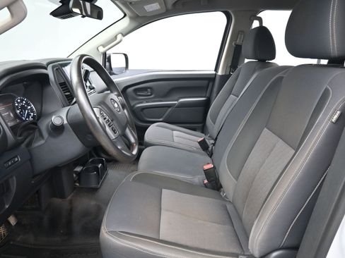 Used 2022 Nissan Titan S image 10