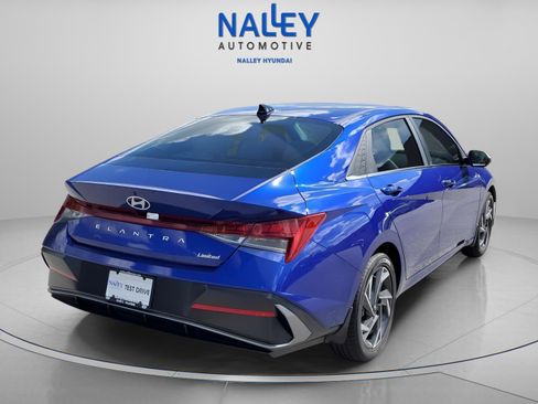 Used 2025 Hyundai Elantra Limited image 4