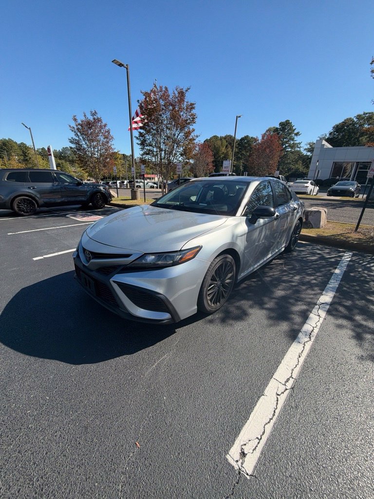 Certified 2022 Toyota Camry SE FWD image 1