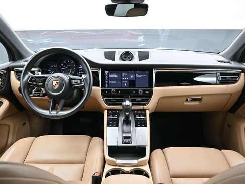 Certified 2024 Porsche Macan AWD/4WD image 19