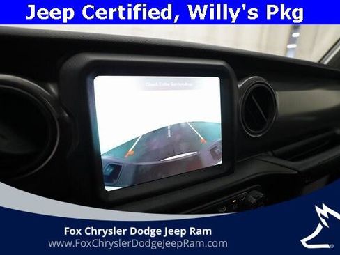 Certified 2021 Jeep Gladiator Willys image 18