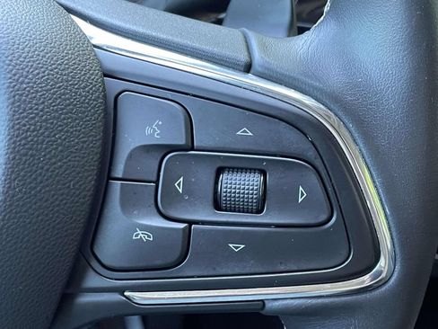 Used 2022 Buick Envision Avenir w/ Technology Package II FWD image 25