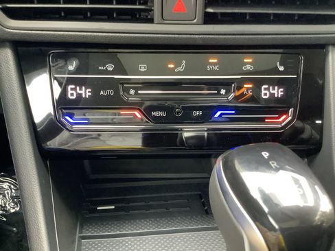 New 2026 Volkswagen Jetta SE FWD image 18