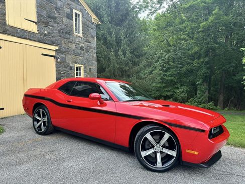Used 2014 Dodge Challenger R/T w/ Electronics Convenience Group RWD image 1