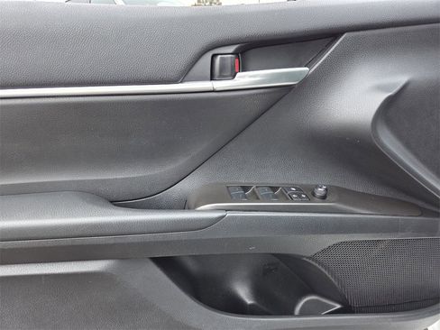 Used 2024 Toyota Camry SE image 13