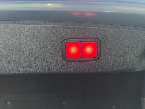 Used 2015 Mercedes-Benz E 350 4MATIC Sedan image 8