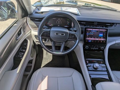 Used 2022 Jeep Grand Cherokee Overland image 16