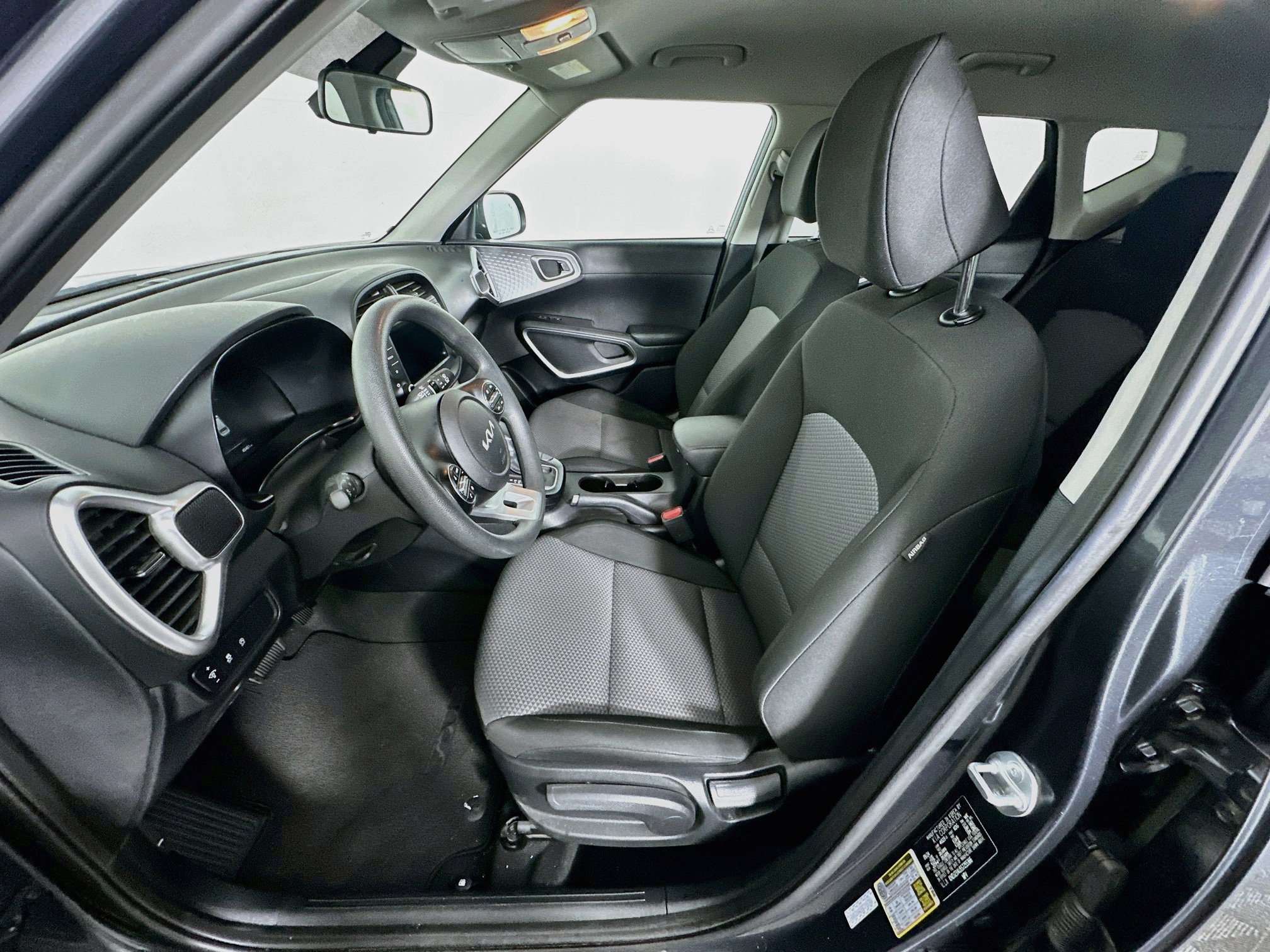 Used 2025 Kia Soul LX w/ LX Technology Package FWD image 13