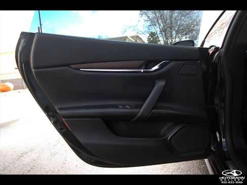 Used 2018 Maserati Quattroporte S image 27