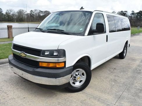 Used 2020 Chevrolet Express 3500 LT w/ LT Preferred Equipment Group image 6