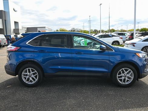 Used 2024 Ford Edge SEL w/ Convenience Package AWD/4WD image 3