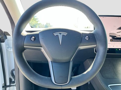 Used 2024 Tesla Model Y Performance AWD/4WD image 10