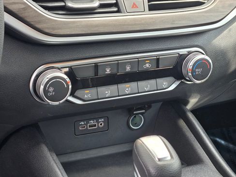Used 2025 Nissan Altima 2.5 SV FWD image 26