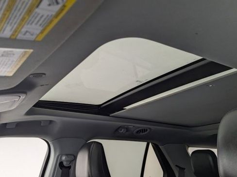 Used 2023 Ford Explorer XLT w/ Equipment Group 202A image 7