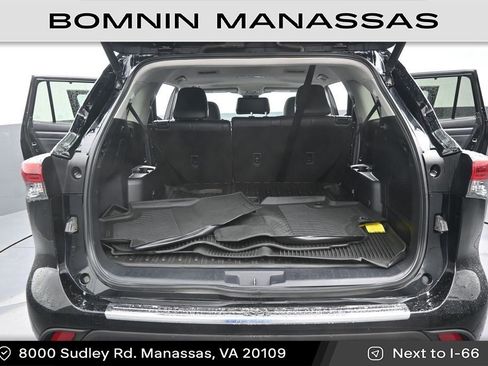 Used 2021 Toyota Highlander XLE AWD/4WD image 11
