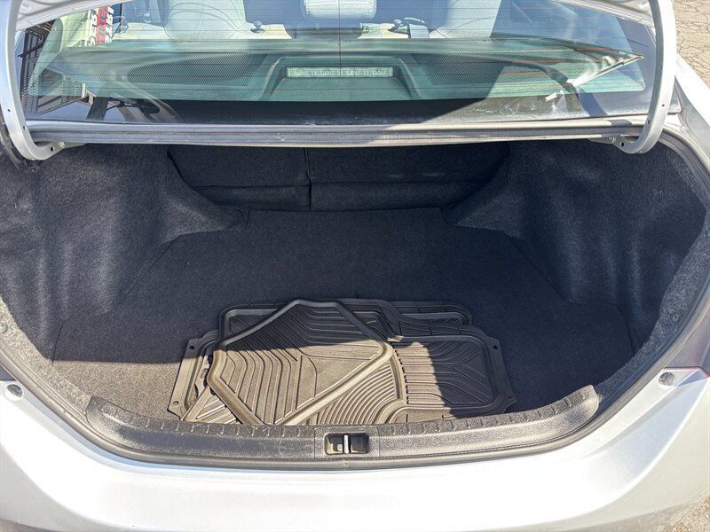 Used 2017 Toyota Corolla LE FWD image 9