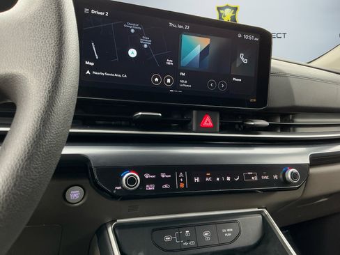 Used 2025 Kia Carnival LX image 13