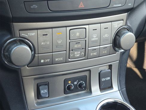 Used 2010 Toyota Highlander SE image 25