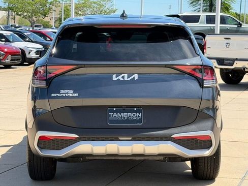 Used 2024 Kia Sportage EX FWD image 3
