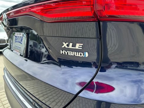 Used 2021 Toyota Venza XLE w/ Softex Package AWD/4WD image 9