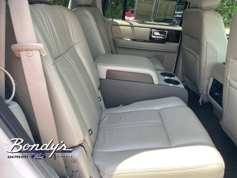 Used 2017 Lincoln Navigator Select RWD image 16