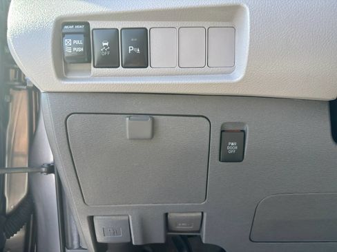 Used 2020 Toyota Sienna XLE Premium FWD image 20
