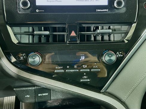 Used 2024 Toyota Camry SE image 23
